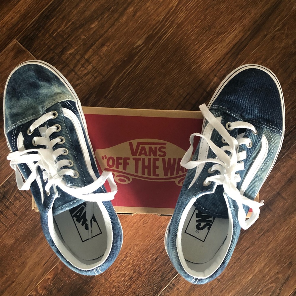 NEW Women’s size 6 1/2 Vans.